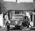 Porsche Typ 60 (V3) an der Ausfahrt der Porsche-Villa ca. 1936/37